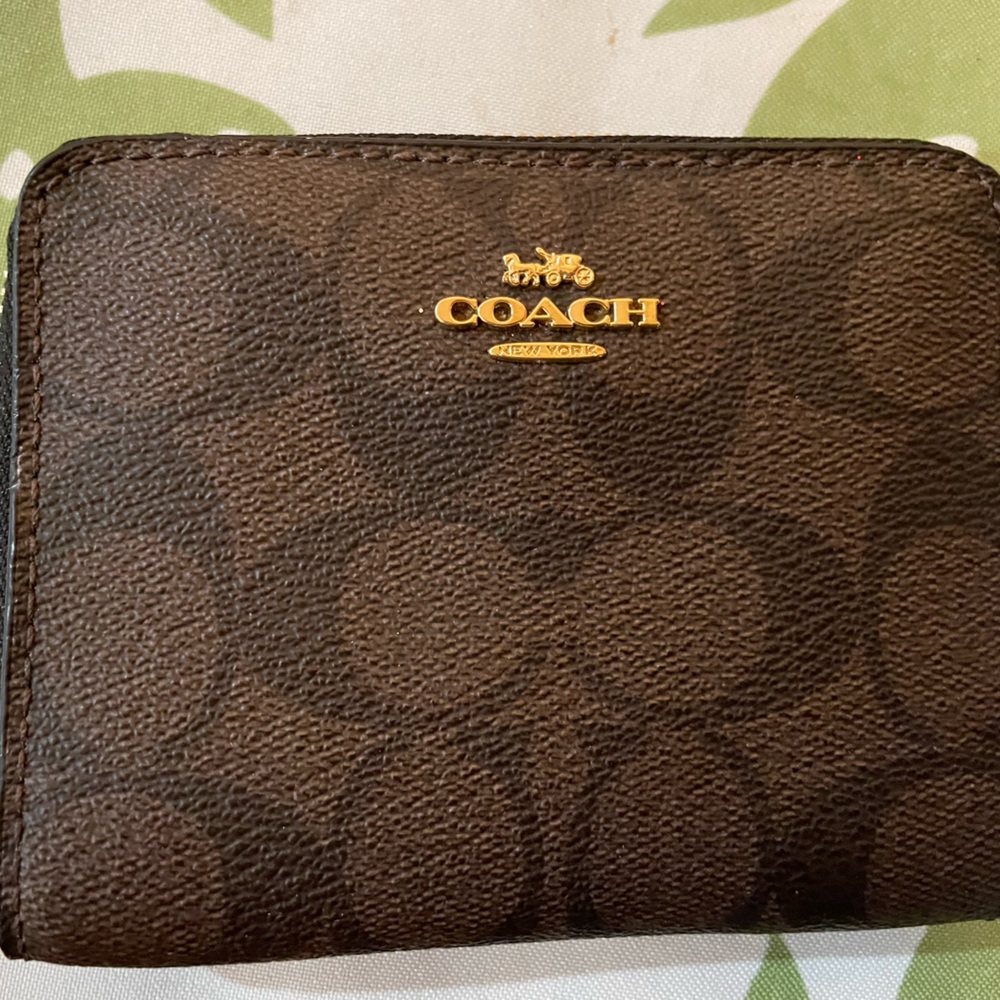 Coach Small Zip Around Signature Wallet - Women | Color: Brown/Black | Size: s